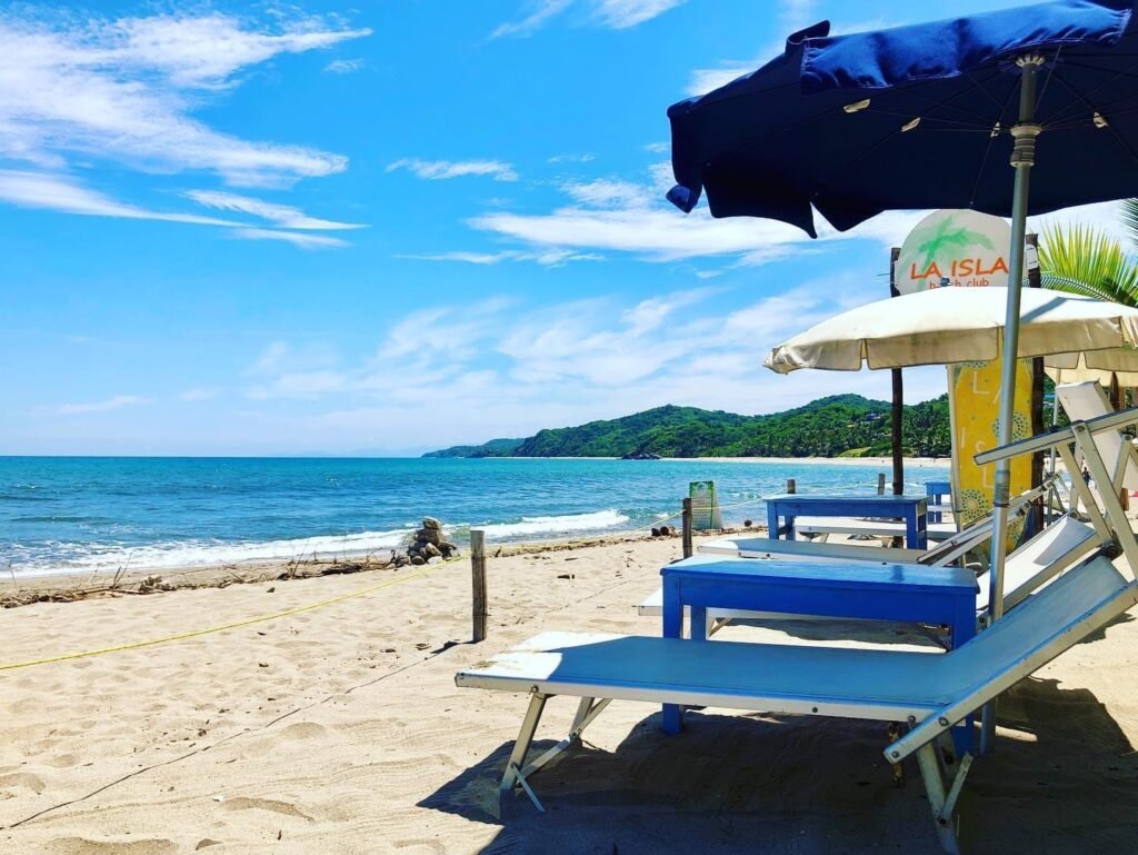 Junto al Río Beachfront Bungalows & Suites