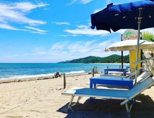 Junto al Río Beachfront Bungalows & Suites